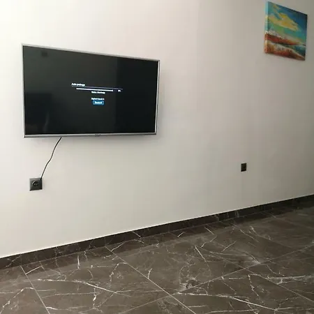 Sunny Paradise, Center Of Apartment Split