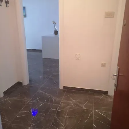Sunny Paradise, Center Of Apartment *